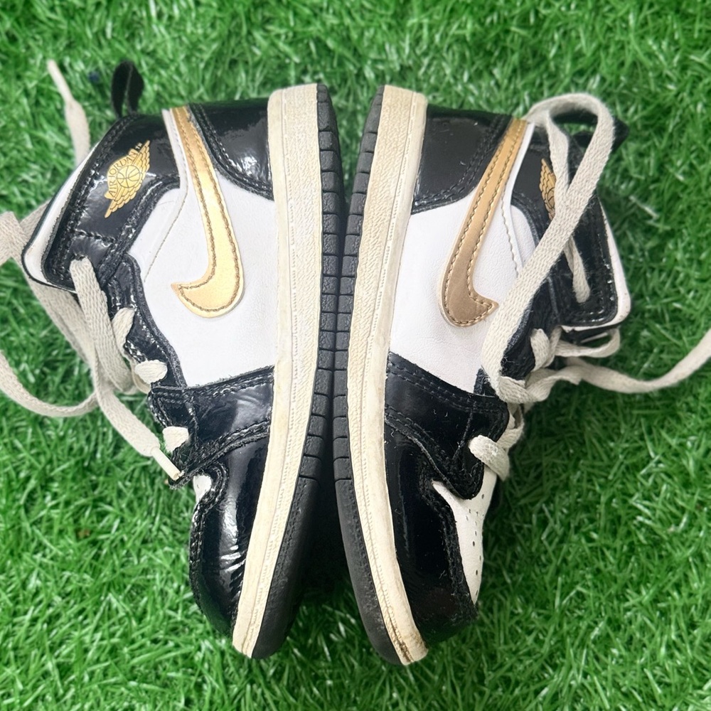 Jordan 1 Mid
Patent Black White Gold (TD) Size 8C